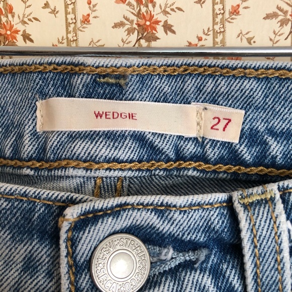 Levi’s Wedgie Rigid Denim Light Wash Tapered Jeans | 27 - Picture 5 of 5